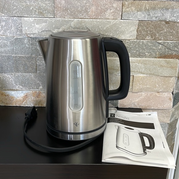 President's Choice Stainless Steel Cordless Kettle - Picture 2 of 15